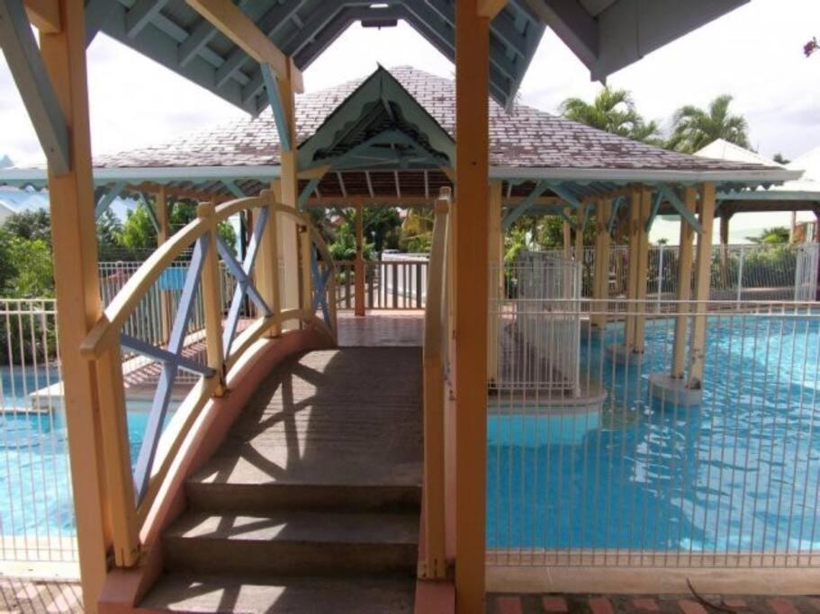 Appartement Ker-Eol Residence Canouan Sainte-Anne Avec Piscine 外观 照片