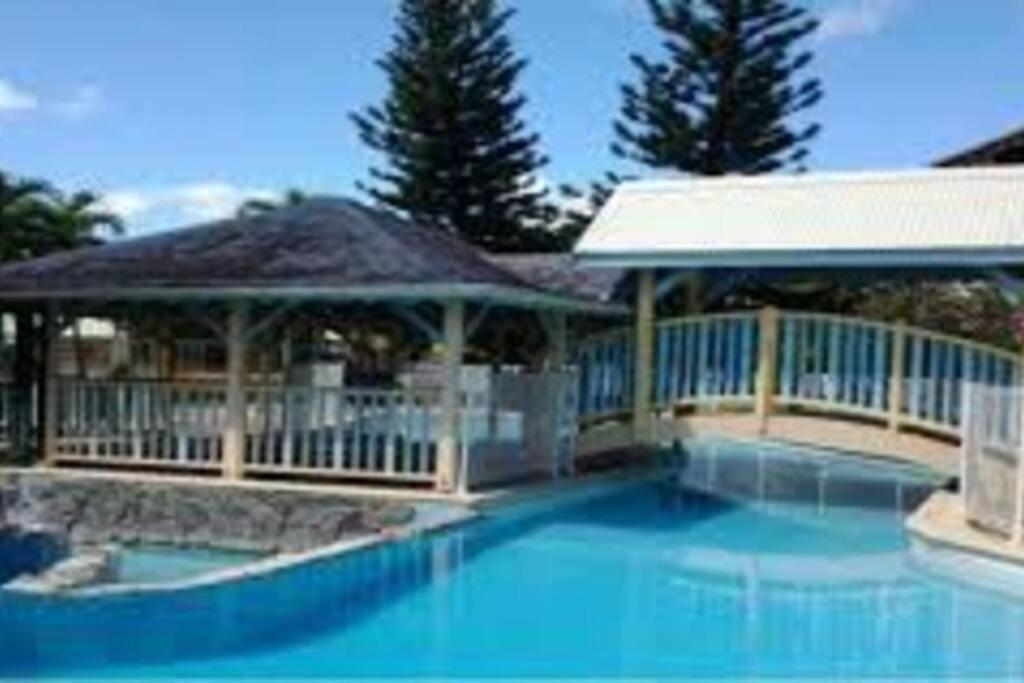 Appartement Ker-Eol Residence Canouan Sainte-Anne Avec Piscine 外观 照片